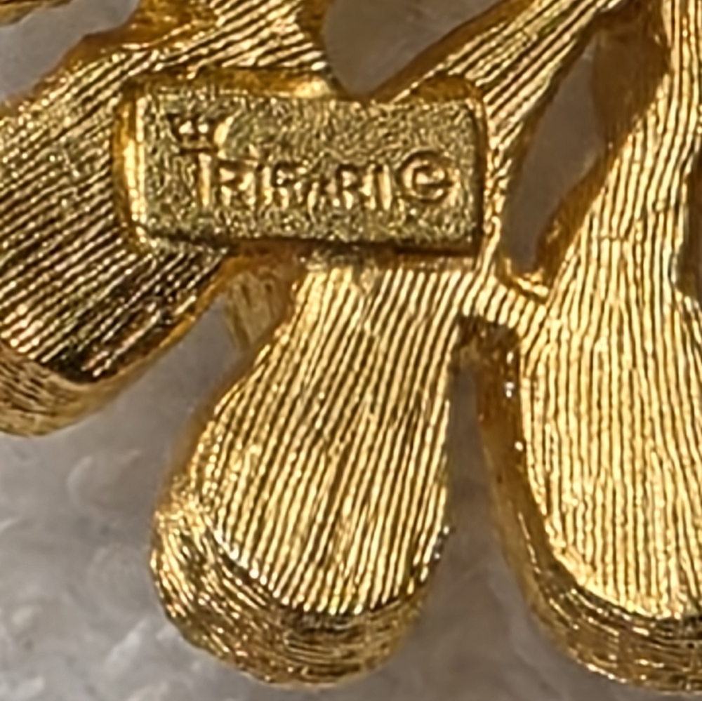 Vintage Trifari Gold Leaf Brooch - Picture 4 of 5